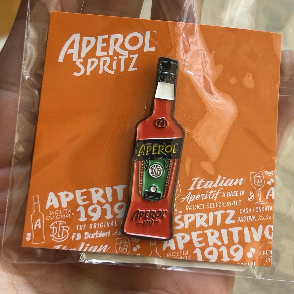 Aperol Spritz BOTTLE Pin liquor Italian Bar Orange Cocktail Collect NEW Sun